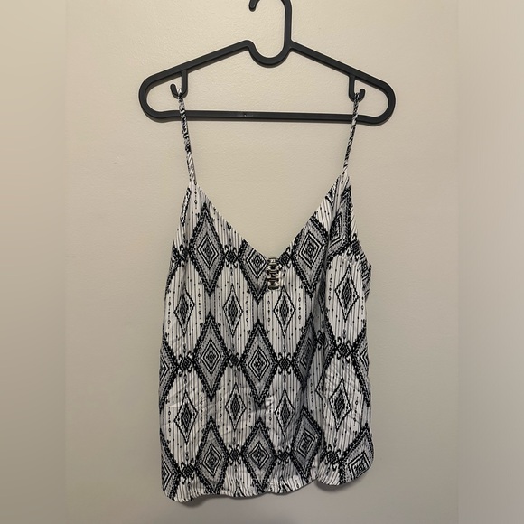 DYNAMITE camisole. Size L - Picture 1 of 2